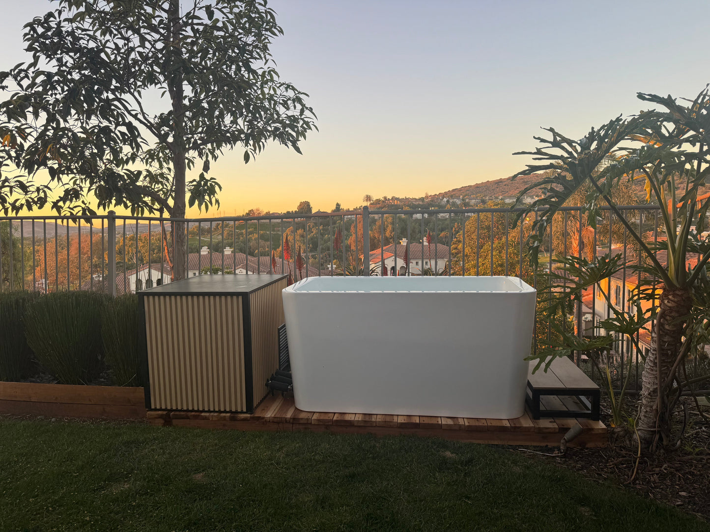 RevX Acrylic X Tub Cold Plunge | LUX 1.5 HP Hot & Cold Chiller with Filtration System