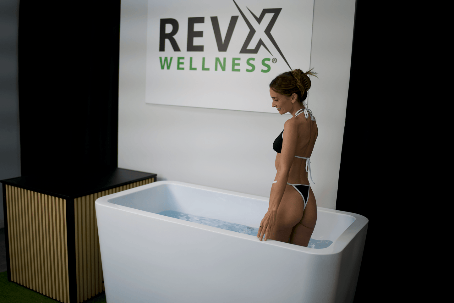 RevX Acrylic X Tub Cold Plunge | LUX 1.5 HP Hot & Cold Chiller with Filtration System